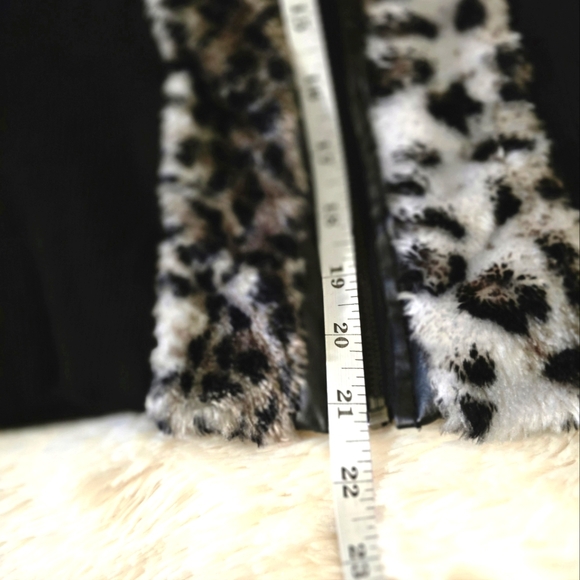 Faux Fur Animal Print Leather Trim Zippered Vest size 1X - Picture 8 of 14